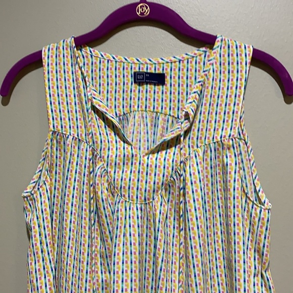 🎃3 for $10 Gap printed tank top - Picture 3 of 4